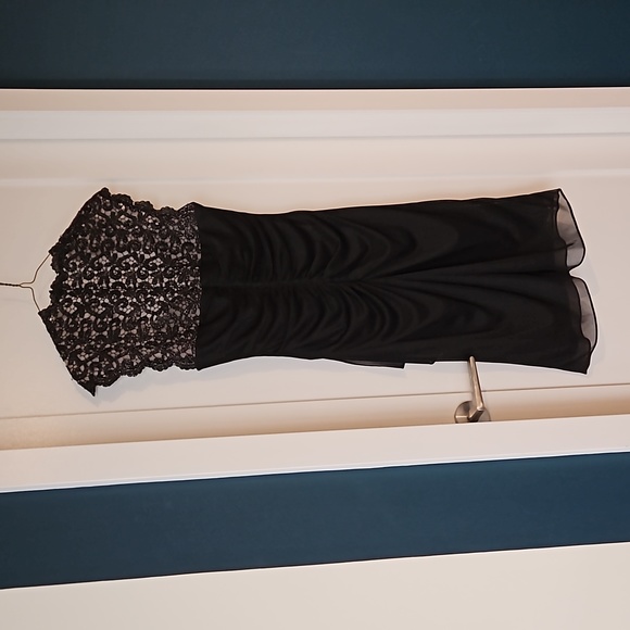 Black dress. Escape size 8. Lace elegant - Picture 3 of 11